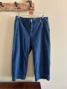175.)  Laura /  Wide-Leg Jeans / Cropped